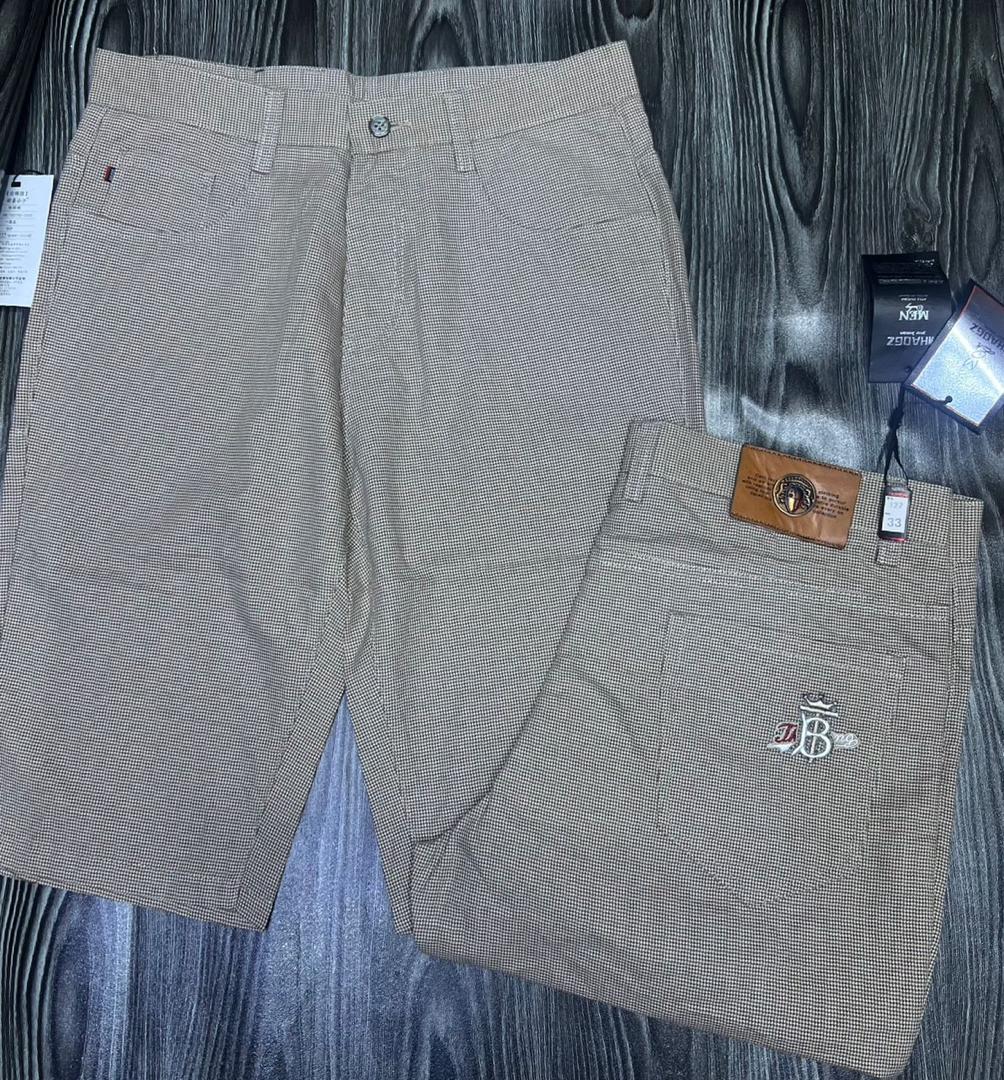Pantacour Homme Beige Carreaux Fins Coupe Chino Élégant