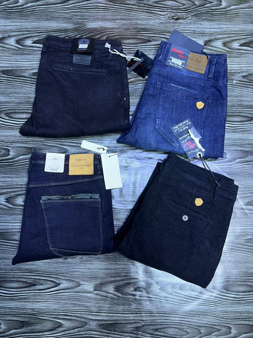 Jean Homme Denim Bleu et Noir Coupe Droite Classique