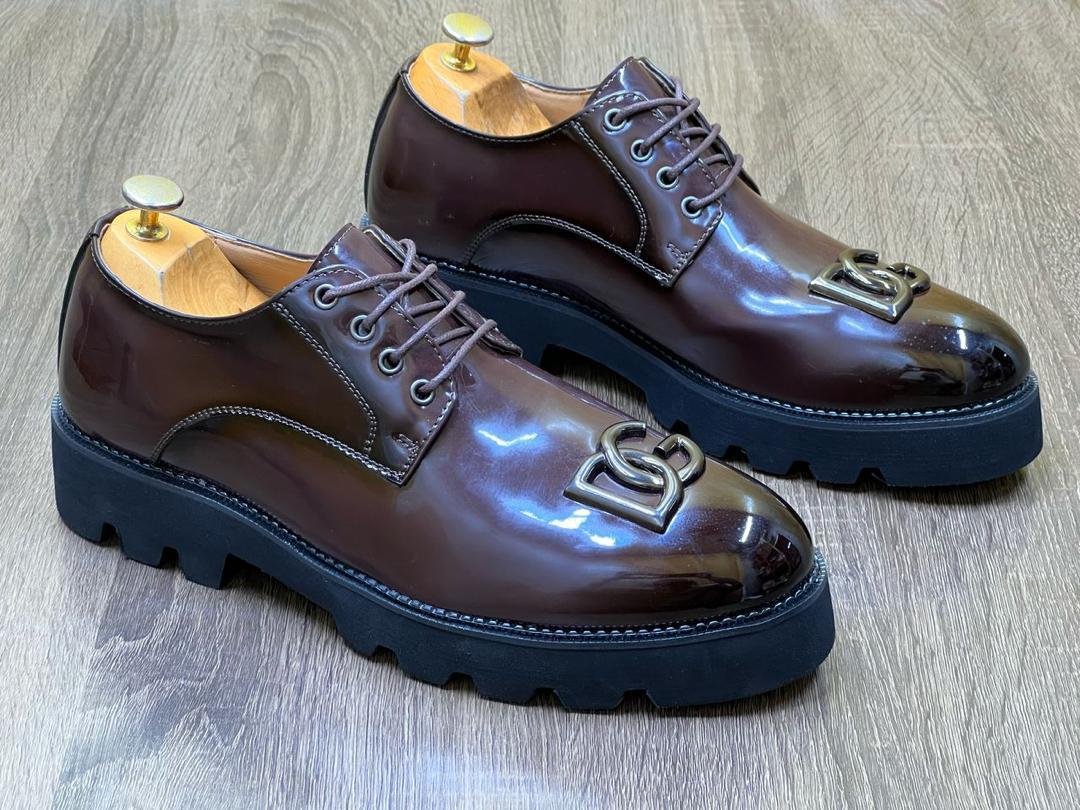 Paire élégante en cuir verni